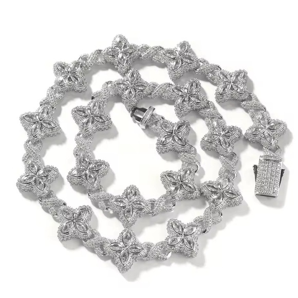 Icy clover necklace 20inch - Picture 3 of 8